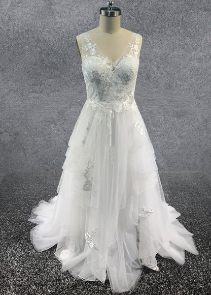 Charming A-line V-Neck Sleeveless Wedding Dresses with Lace Appliques