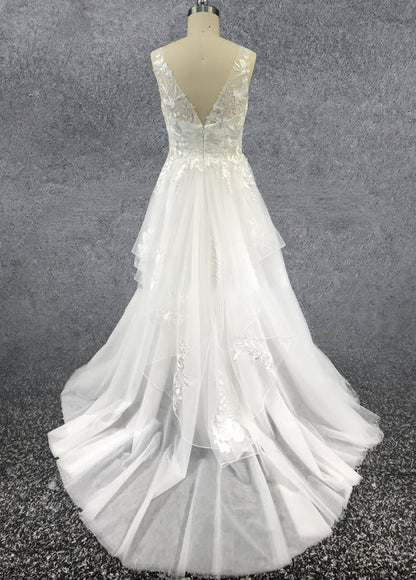 Charming A-line V-Neck Sleeveless Wedding Dresses with Lace Appliques