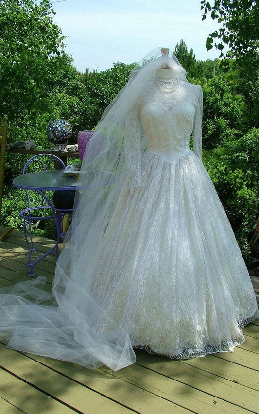 Middleton Style Vintage Long Lace Sleeves Fitted Bodice Bridal Gown Wedding Dresses