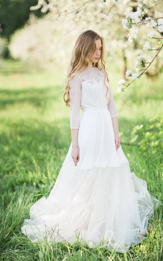 3/4-Sleeve Lace Appliques Button Back A-line Tulle Wedding Dresses