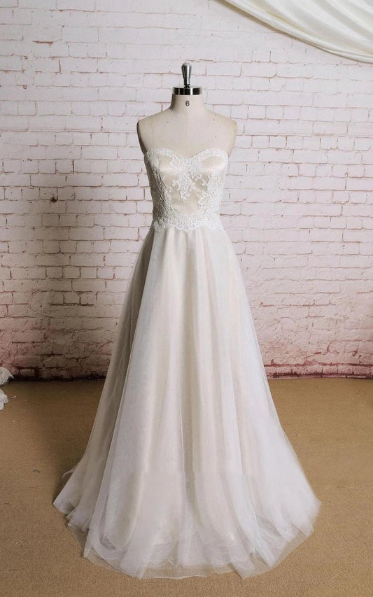Sweetheart A-line Tulle Lace Appliques Sleeveless Wedding Dresses