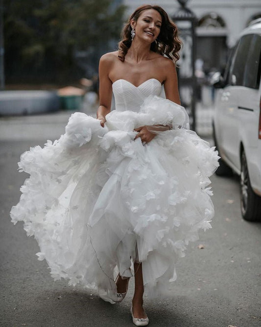 Romantic A-line Sweetheart Sleeveless Tulle Modest Floral Wedding Dresses