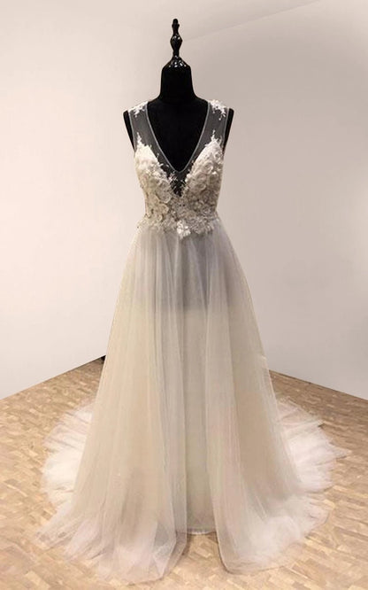 Impressive V-neck Sleeveless Sweep Train Tulle Wedding Dresses with Appliques
