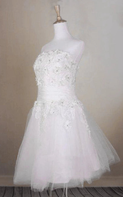 Beaded Short Tulle Wedding Dresses with Lace Bodice and Straight Neckline