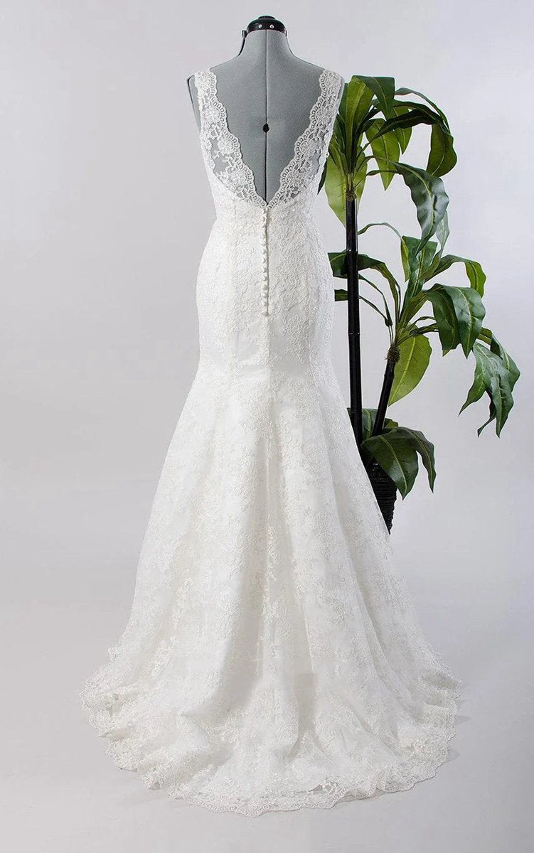 Mermaid Sleeveless Lace Appliques Backless Wedding Dresses with Sash