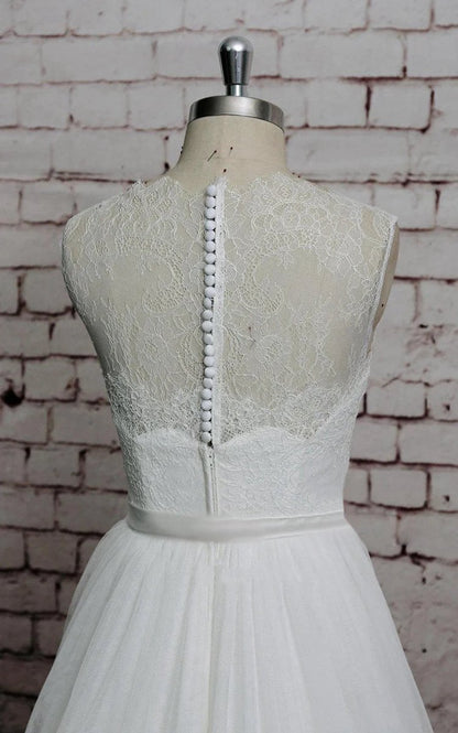 Princess Sleeveless A-line Tulle Long Wedding Dresses with Sash