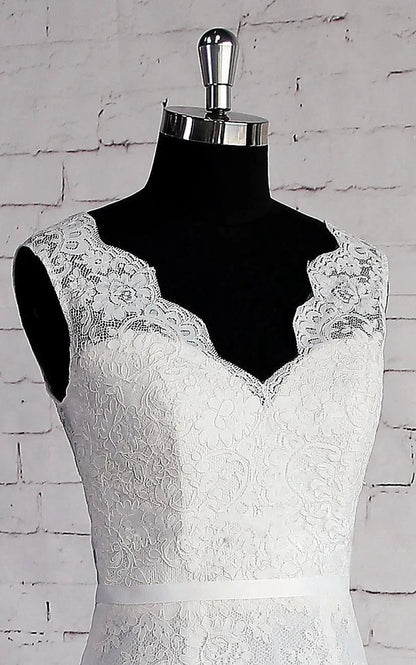 V-Neck Sleeveless Lace Appliques A-line Sweep Train Zipper Wedding Dresses