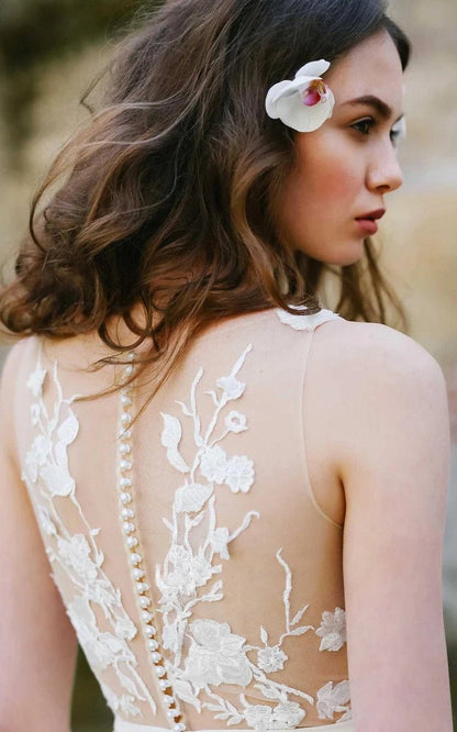 Tulle A-line Sleeveless Illusion V-Neck Appliqued Wedding Dresses