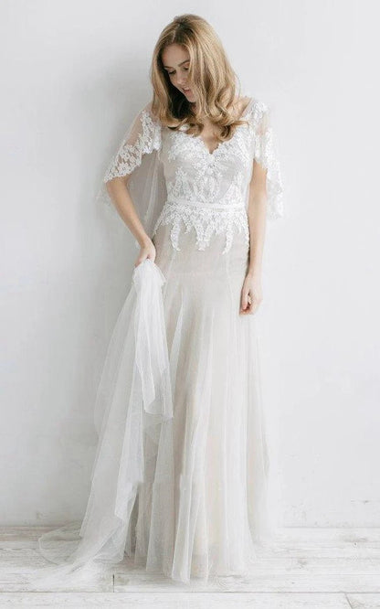 Ethereal V-Neck Bat Sleeve Tulle Dresses with Pleats And Appliques