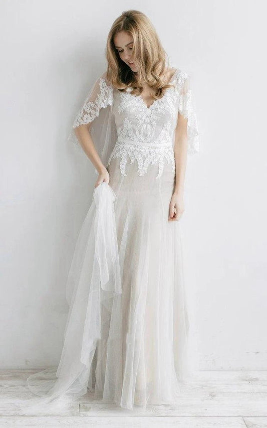 Ethereal V-Neck Bat Sleeve Tulle Dresses with Pleats And Appliques