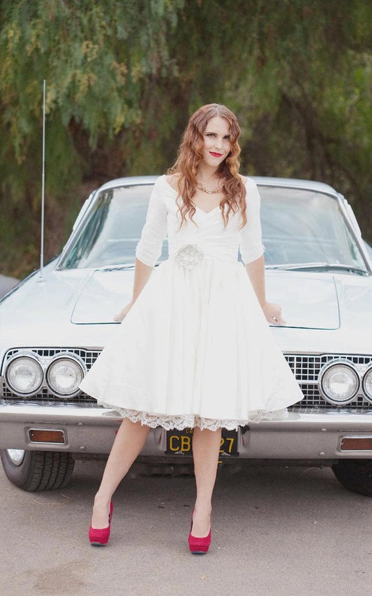 Knee Length Wedding Dresses with 3/4 Sleeves