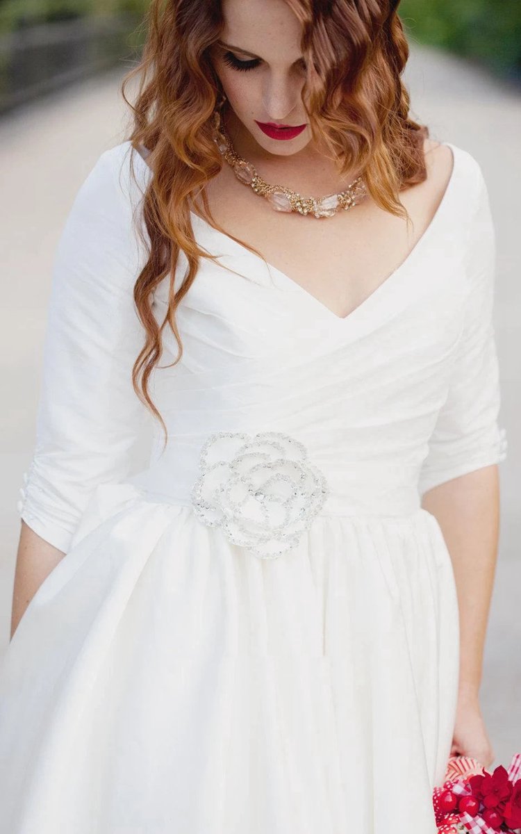 Knee Length Wedding Dresses with 3/4 Sleeves