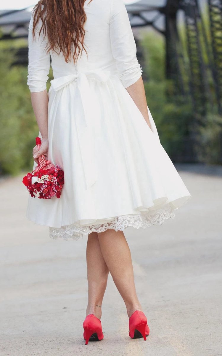 Knee Length Wedding Dresses with 3/4 Sleeves