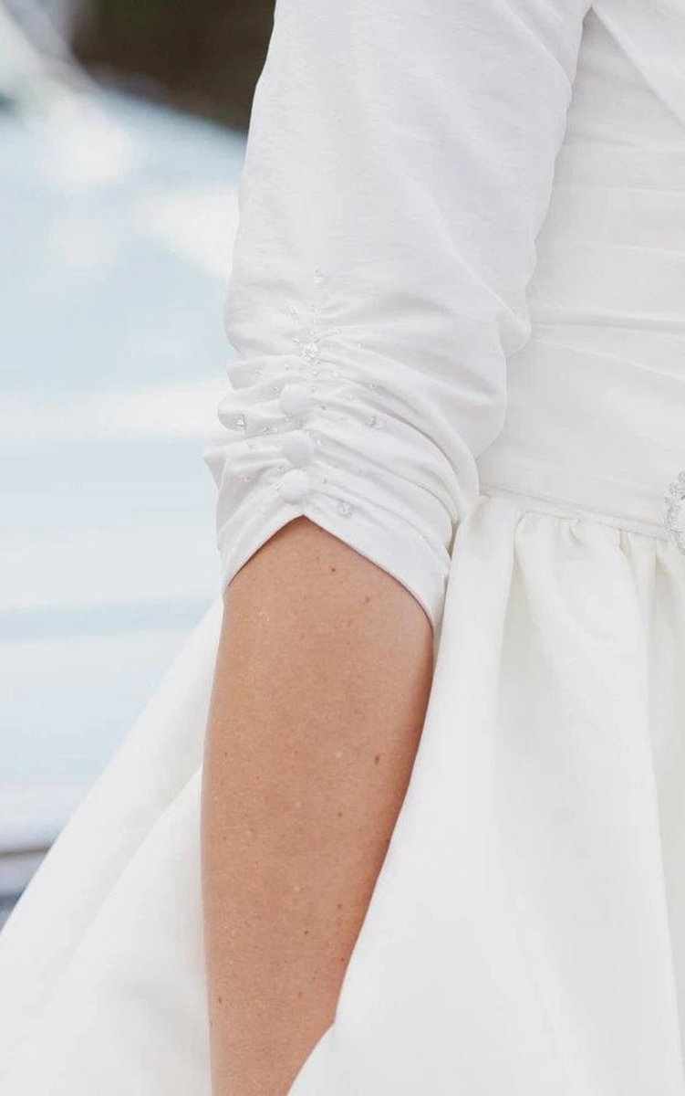 Knee Length Wedding Dresses with 3/4 Sleeves