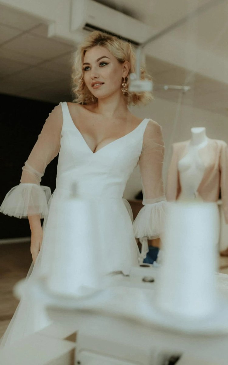 Simple A-line Tulle V-neck Bell Wedding Dresses with Ruching