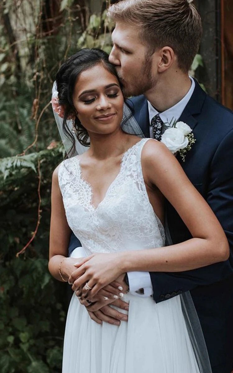 Bohemian A-line Sweep-Train Chiffon Lace Scalloped Sleeveless Wedding Dresses