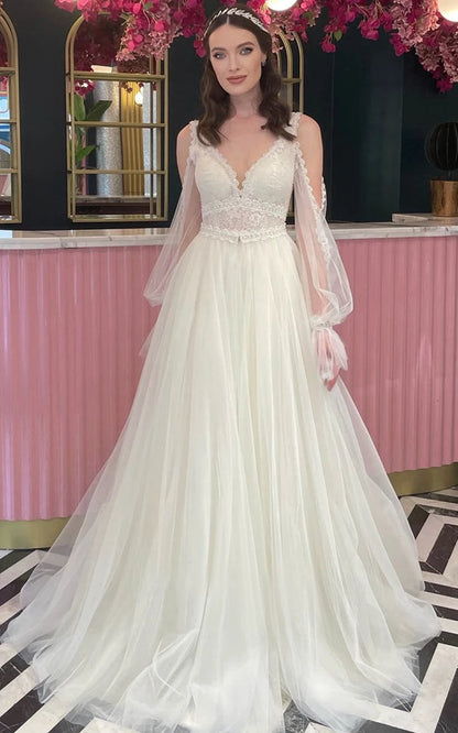 Casual A-line Scalloped Tulle Sweep Train Wedding Dresses with Appliques