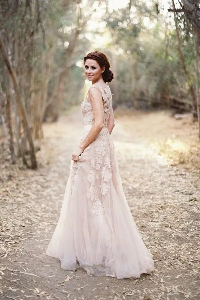 High Quality V-neck Sleeveless Floor-length Wedding Dresses with Lace