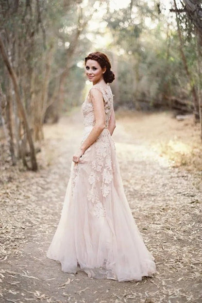 High Quality V-neck Sleeveless Floor-length Wedding Dresses with Lace