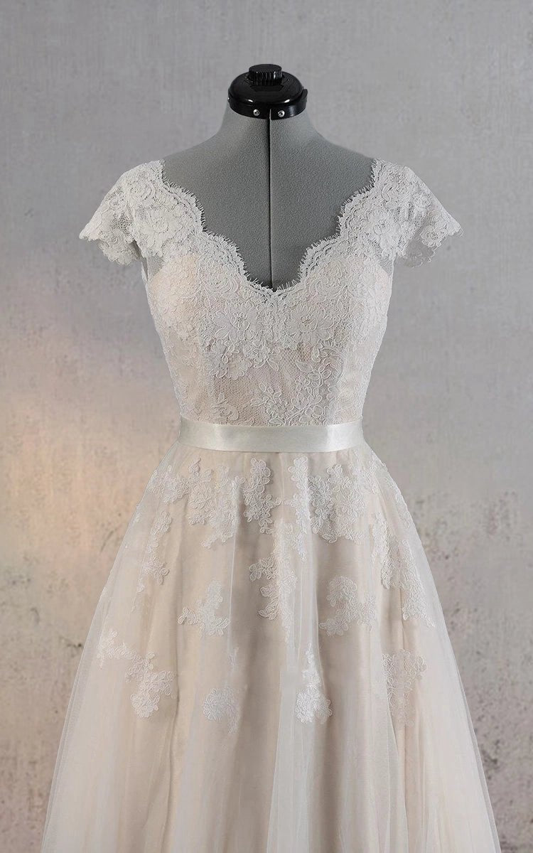 Cap Sleeve V-Neck Lace Wedding Dresses with Tulle Skirt and V-Back
