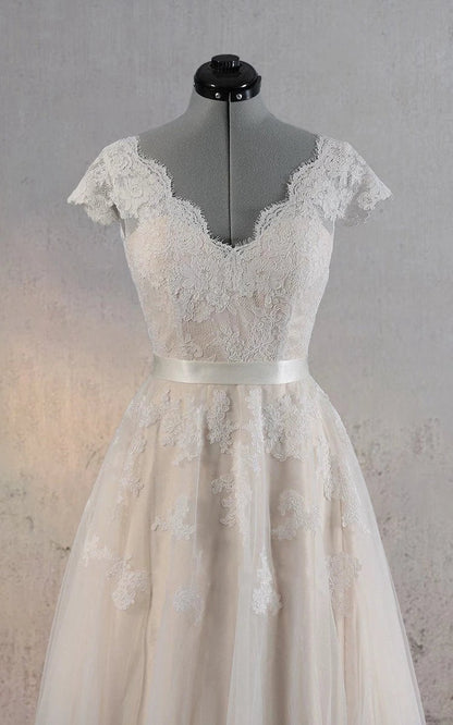 Cap Sleeve V-Neck Lace Wedding Dresses with Tulle Skirt and V-Back