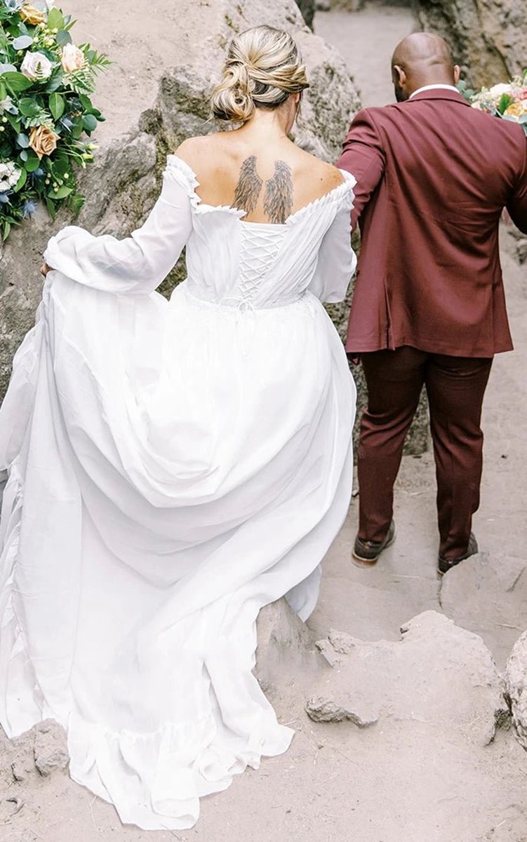Off-shoulder Sleeves Sweetheart Elegant Chiffon Wedding Dresses with Appliques