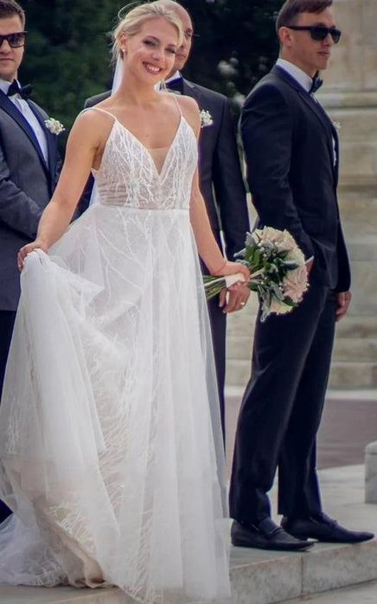 Tulle A-line Spaghetti Bohemian Wedding Dresses with Low-V Back And Sweep Train