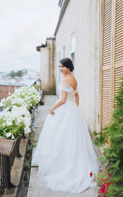 Off-The-Shoulder Tulle Ball Gown Sweep Train Dresses