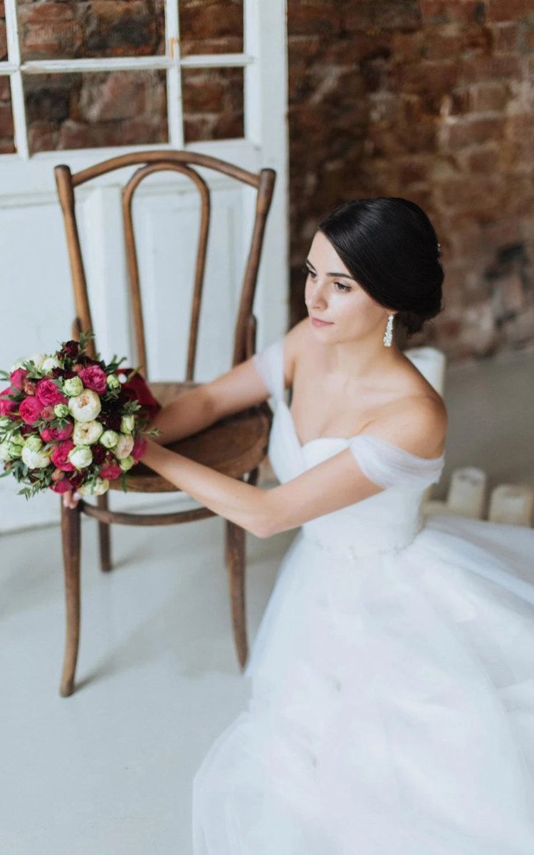 Off-The-Shoulder Tulle Ball Gown Sweep Train Dresses
