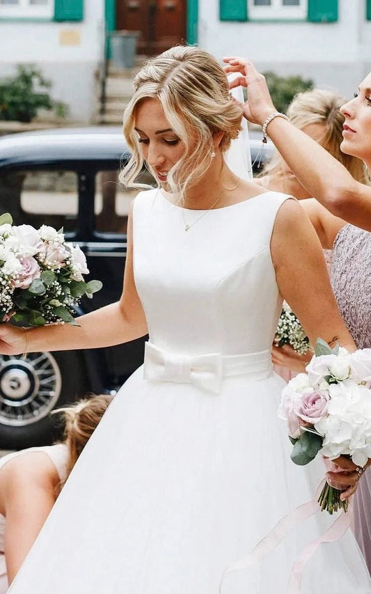 Sleeveless Deep V-back Ethereal Ballgown with Bow And Tulle Wedding Dresses