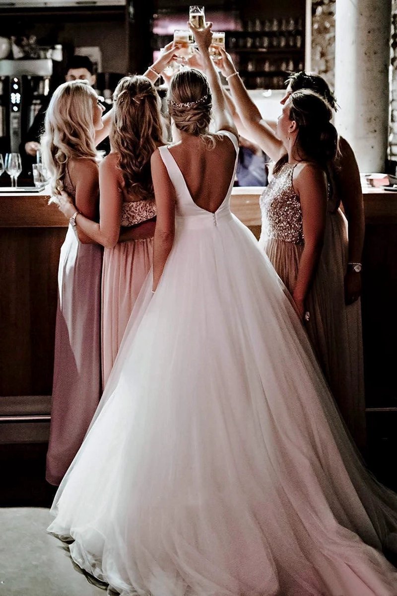 Sleeveless Deep V-back Ethereal Ballgown with Bow And Tulle Wedding Dresses
