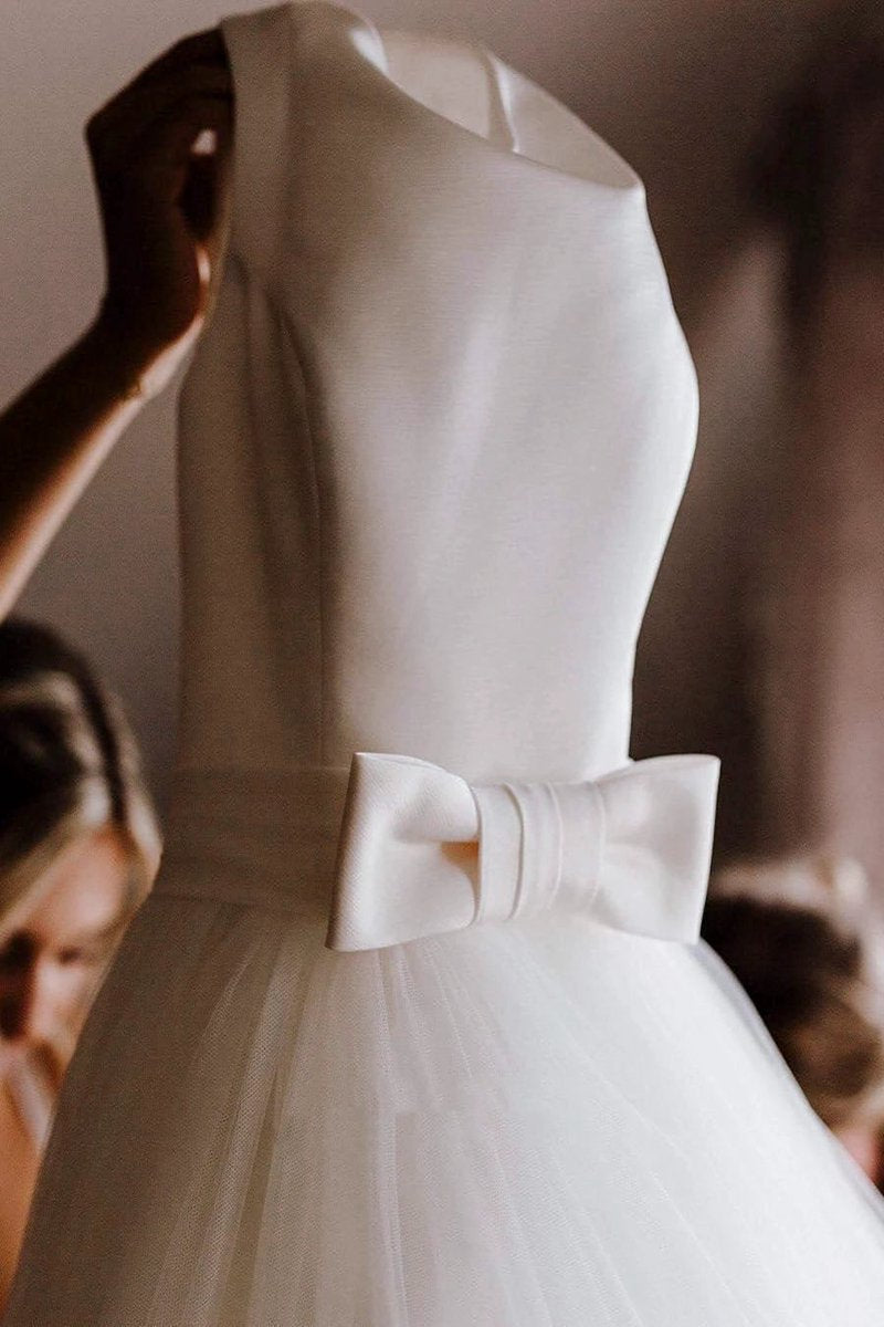 Sleeveless Deep V-back Ethereal Ballgown with Bow And Tulle Wedding Dresses
