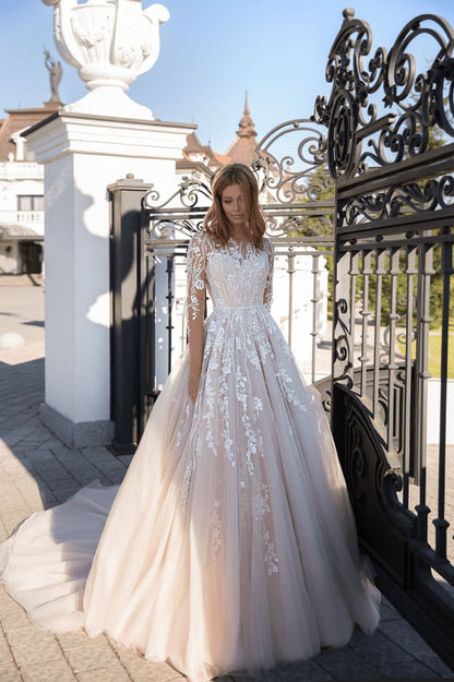 Simple Jewel Long Sleeve Brush Train Tulle Ball Gown Wedding Dresses with Appliques