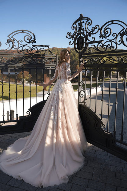 Simple Jewel Long Sleeve Brush Train Tulle Ball Gown Wedding Dresses with Appliques
