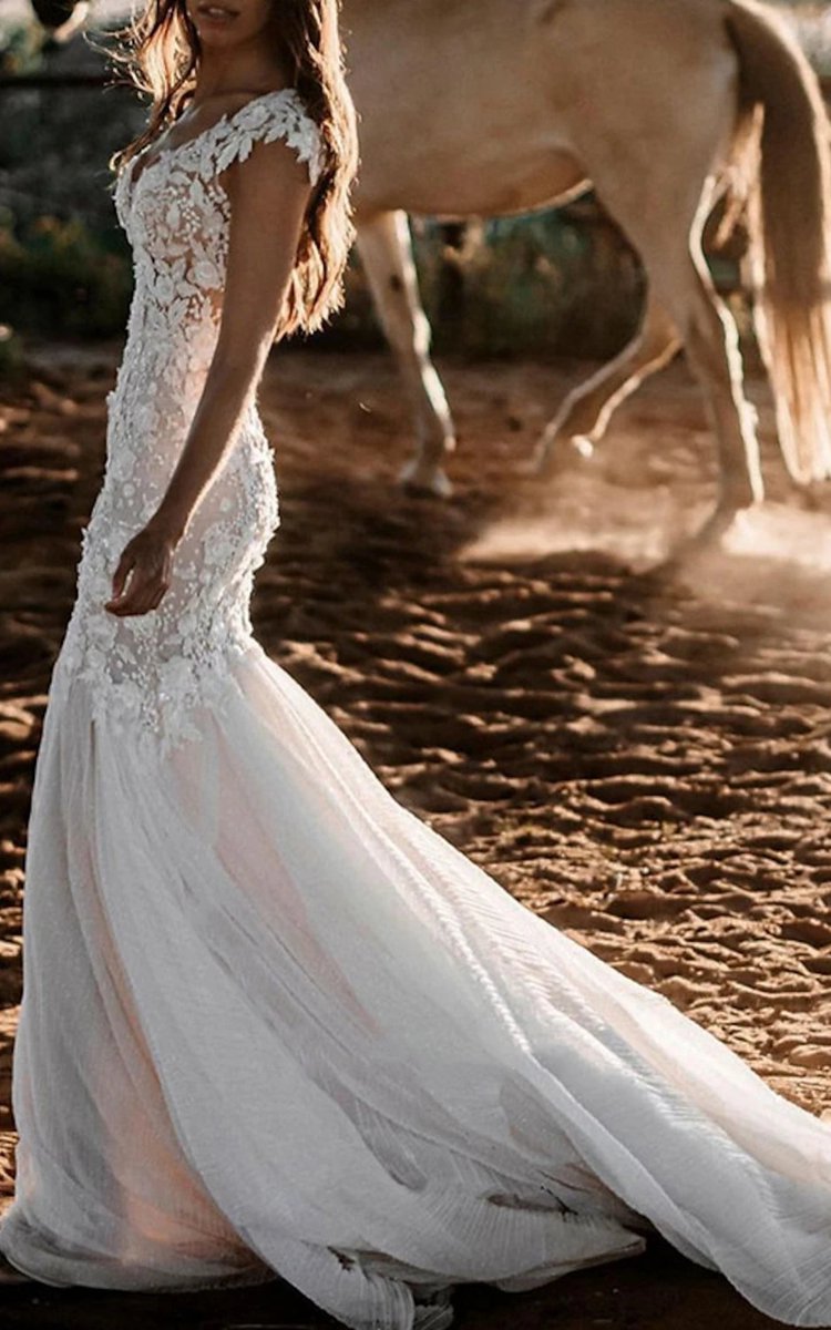 Boho Mermaid Wedding Dresses Floral V-neck Casual Gown with Open Back and Lace Appliques