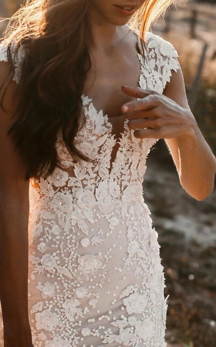 Boho Mermaid Wedding Dresses Floral V-neck Casual Gown with Open Back and Lace Appliques
