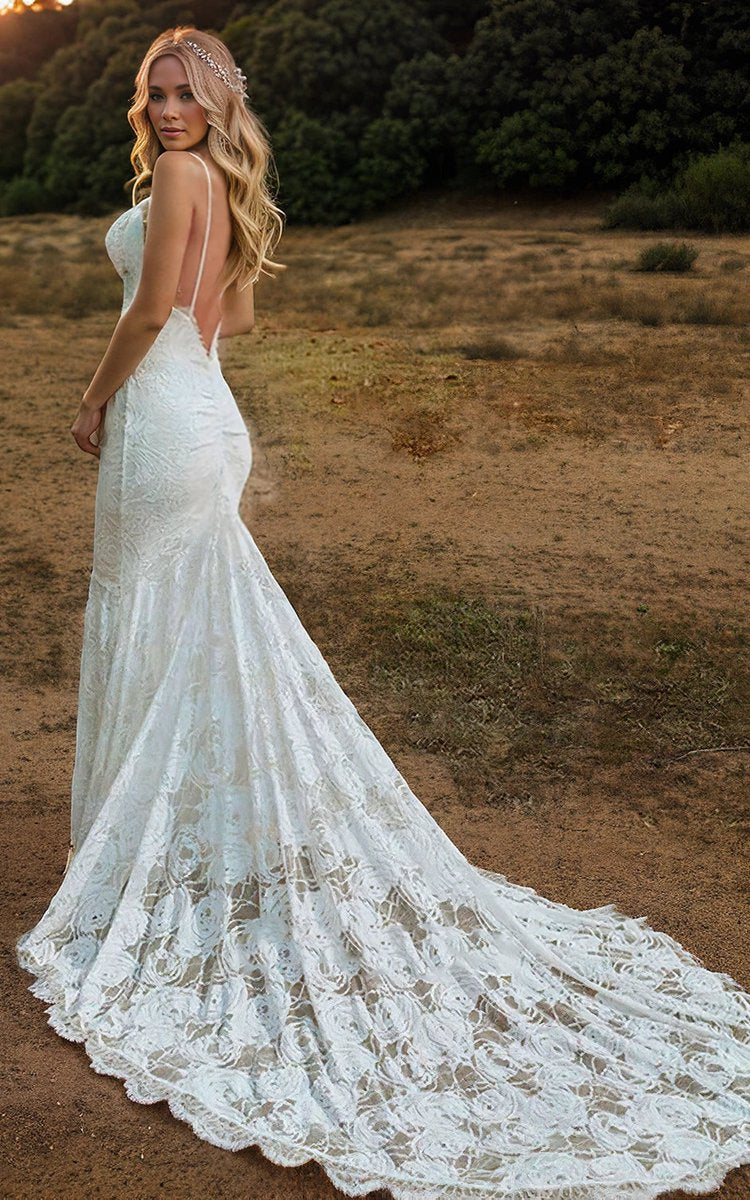 Spaghetti V-neck Mermaid Vintage Lace Flowers Backless Wedding Dresses with Train