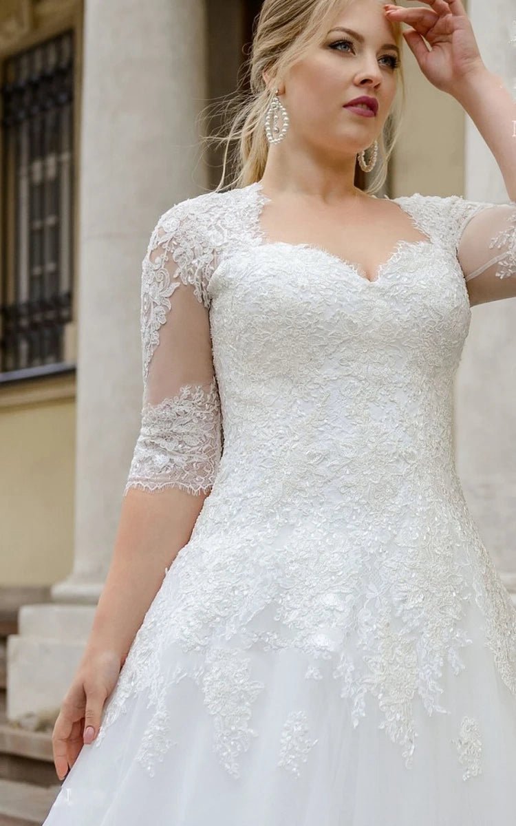 Simple Ball Gown Floor-length Half Sleeve Lace Queen Anne Wedding Dresses with Appliques