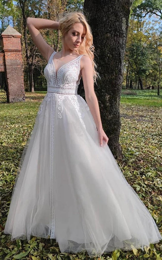 Romantic Sleeveless A-line Lace Wedding Dresses with V-neck And Low-V Back