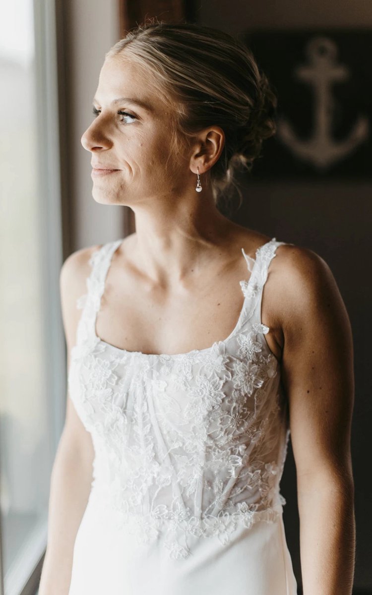 Simple Sheath Modern Upper Body Applique Sweep Train Wedding Dresses