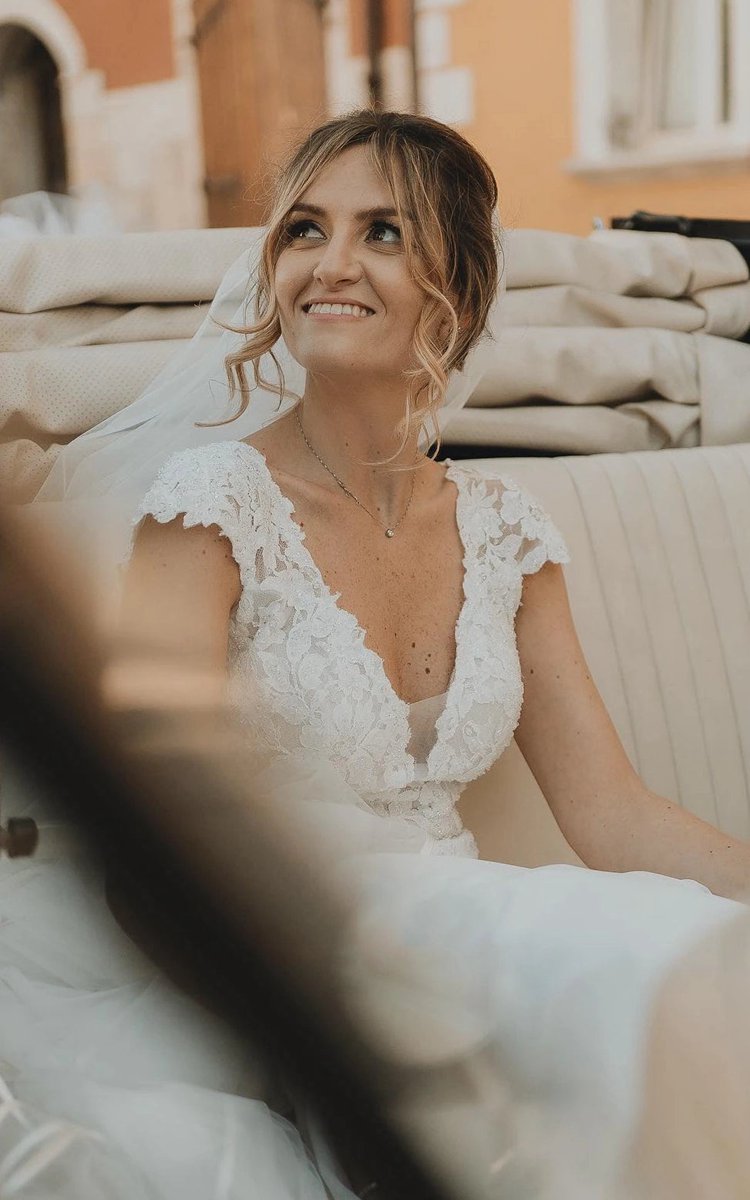 Sheath V-neck Chiffon Modern Wedding Dresses with Short Sleeve And Sweep Train