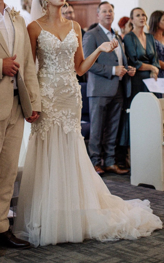 Beach Mermaid Lace Wedding Dresses with Tull Court Train V-neck Open Back