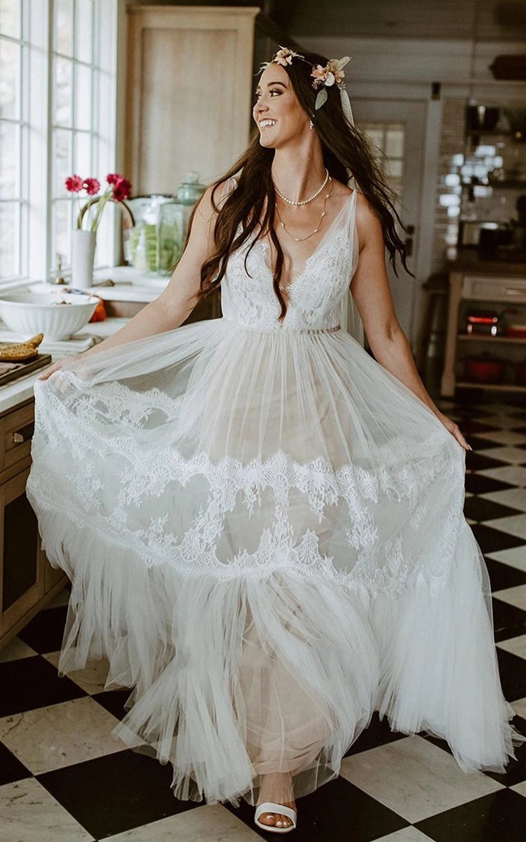 A-line Lace Bohemian V-neck Wedding Dresses with Low-V Back And Appliques