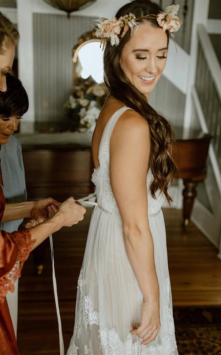 A-line Lace Bohemian V-neck Wedding Dresses with Low-V Back And Appliques