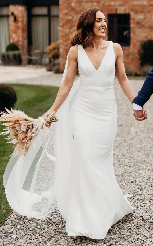 Simple Casual Trumpet V-neck Sleeveless Wedding Dresses for Women Floor-length with V Back Long Train