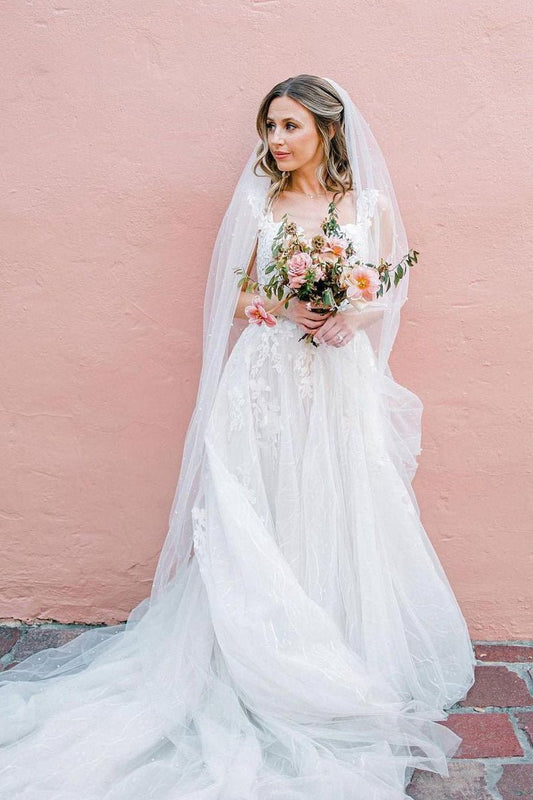 Vintage A-line V Neck Tulle Appliques Wedding Dresses