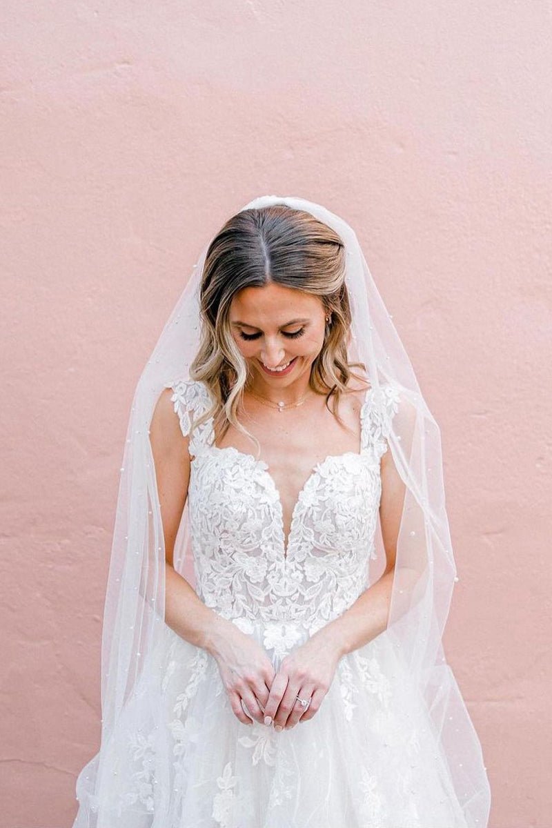 Vintage A-line V Neck Tulle Appliques Wedding Dresses