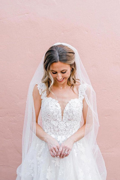 Vintage A-line V Neck Tulle Appliques Wedding Dresses