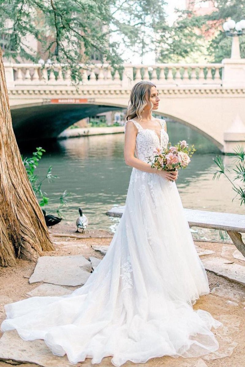 Vintage A-line V Neck Tulle Appliques Wedding Dresses