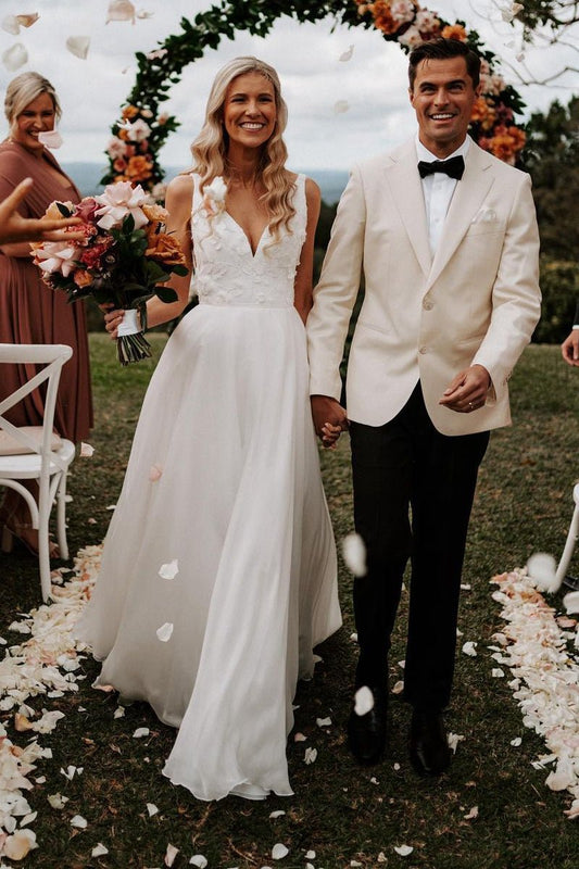 Elegant A-line V Neck Chiffon Wedding Dresses with Appliques